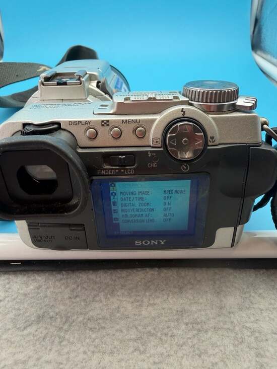 Sony Cyber-shot DSC-F717 MPEG Movie HQX Digital Still Camera 5.0MP Carl Zeiss Le